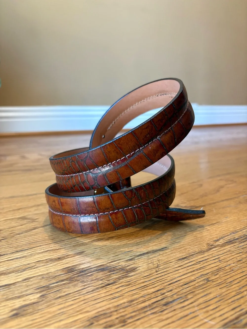 Alligator Grain Chestnut Brown Calf Leather Men’s Size 38 Belt Gold Buckle